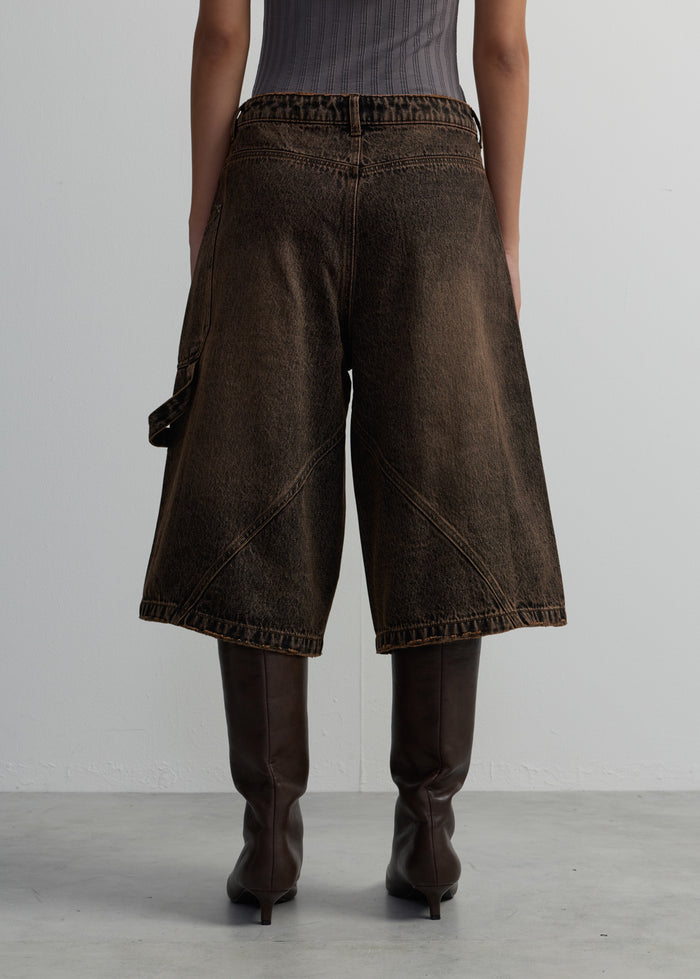 CROSSOVER WAISTBAND JEAN SHORTS