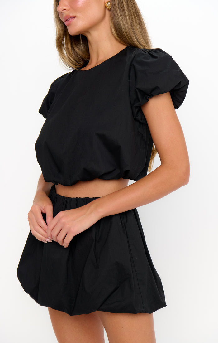badge_model-wears-size-s