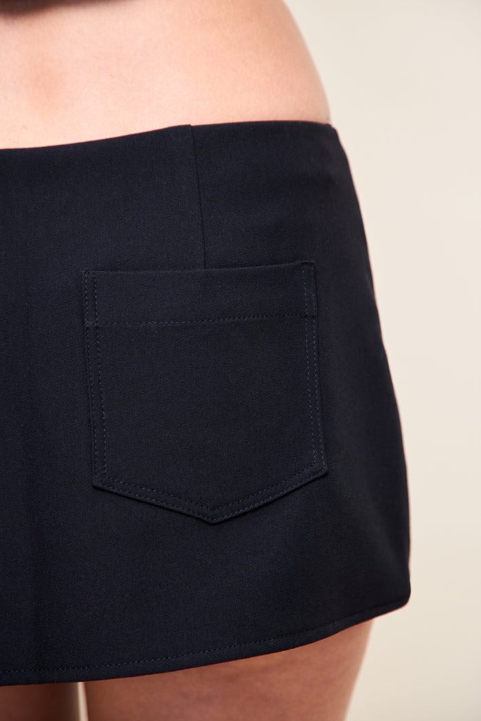 Troyes Skort in Black