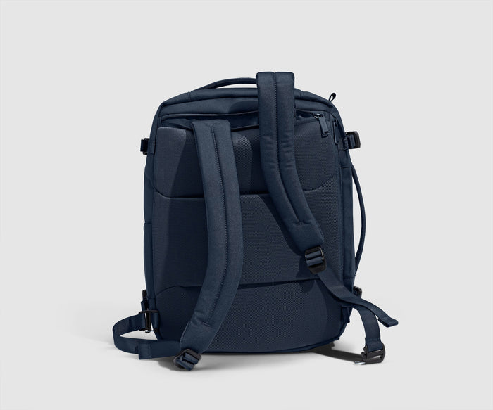 The Outdoor Convertible Backpack 25L | Navy Blue
// Removable and adjustable shoulder straps that easily convert into a duffle