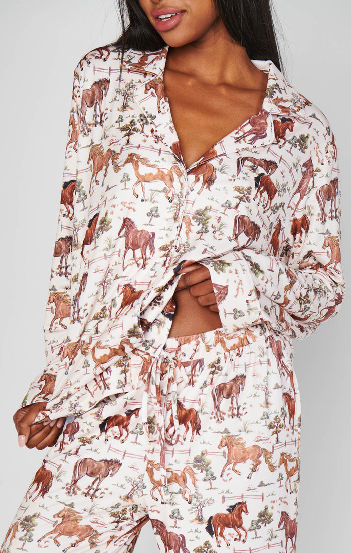 badge_model-wears-size-s