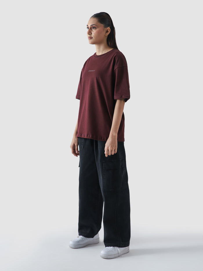 Maroon oversized t-shirt detail closeup fabric texture 220 GSM cotton – GROOVY Pakistan