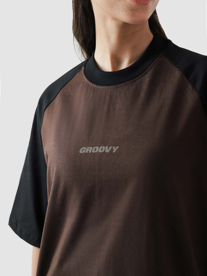 CORE tees mocha raglan couple lifestyle shot Pakistan – GROOVY