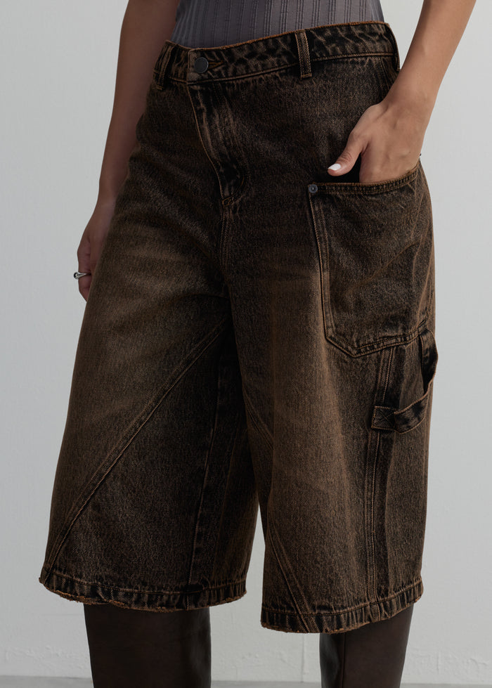 CROSSOVER WAISTBAND JEAN SHORTS
