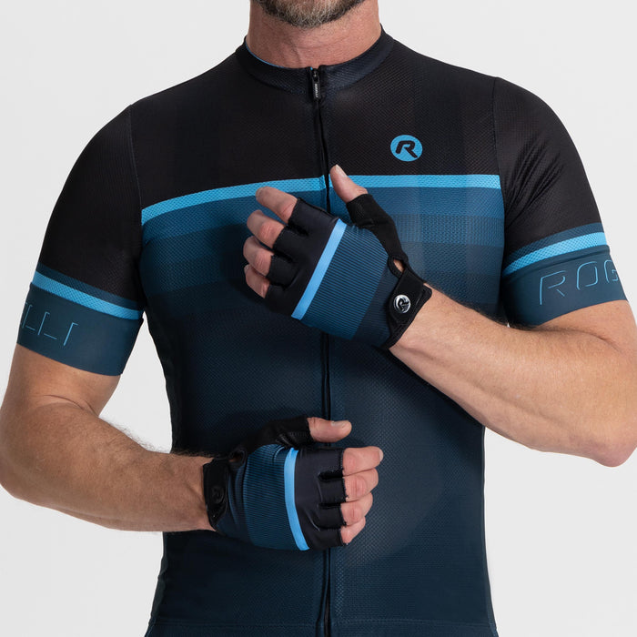 Rogelli Hero II fietshandschoenen heren zwart en blauw gedragen voorkant.