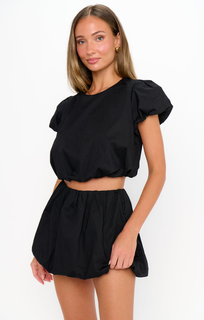 badge_model-wears-size-s