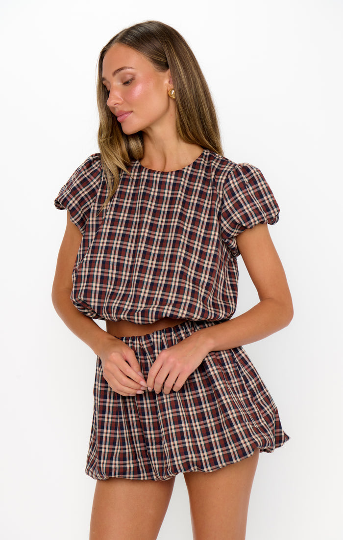 badge_model-wears-size-s