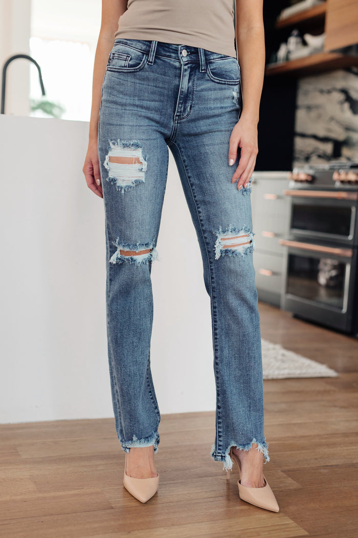 Judy Blue Mid Rise Destroyed Straight Jeans in Medium Wash