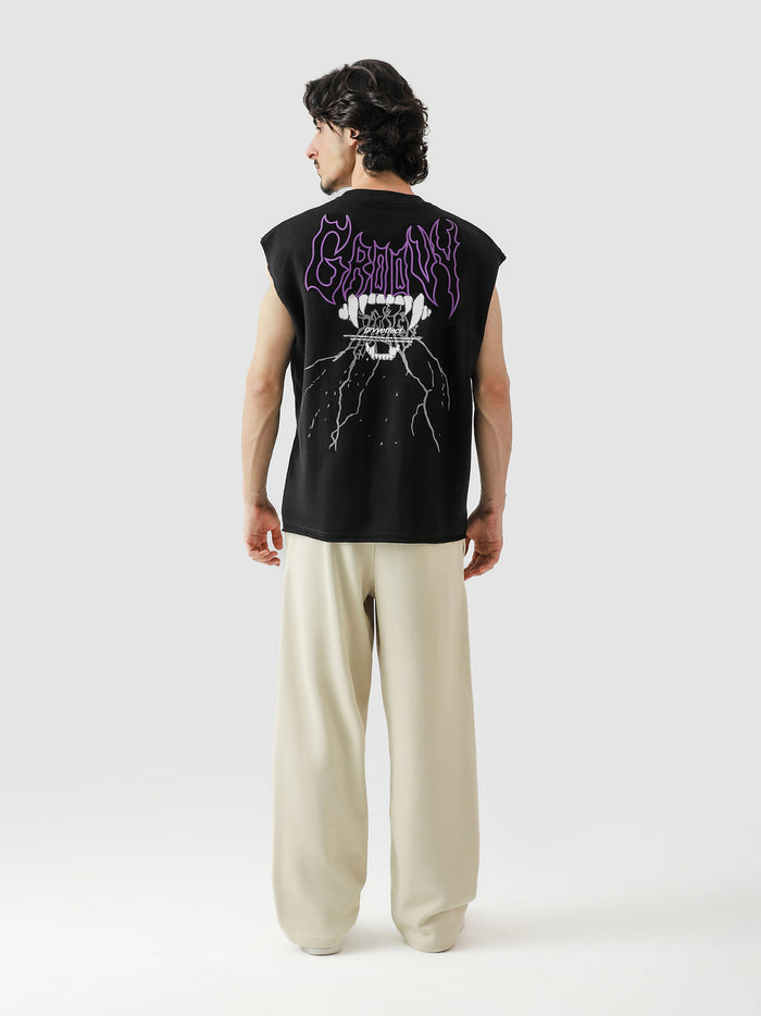 Thunder Bite Sando couple lifestyle shot black sleeveless streetwear Pakistan – GROOVY