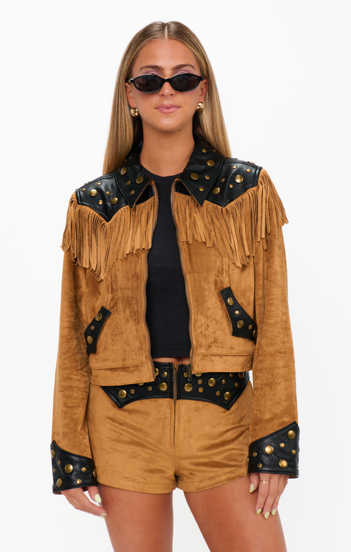 badge_model-wears-size-s